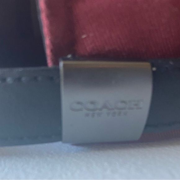 Coach Burgandy cap - Picture 5 of 7